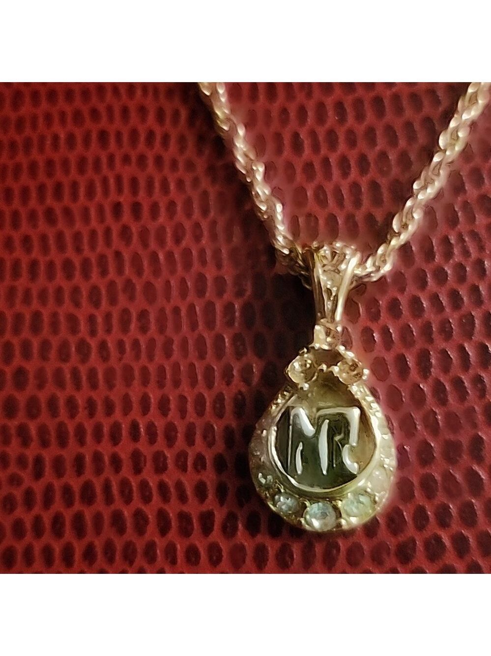 Nina Ricci Gold Tone Rhinestone pendant signed - Picture 13 of 14